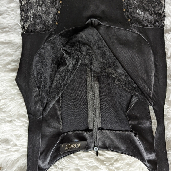 Lace dress - Picture 9 of 11